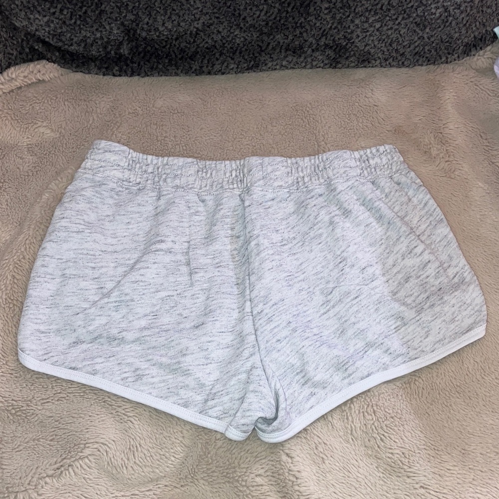 🎉4 for $20 Hollister Fleece Mini Shorts, Medium - Picture 2 of 4